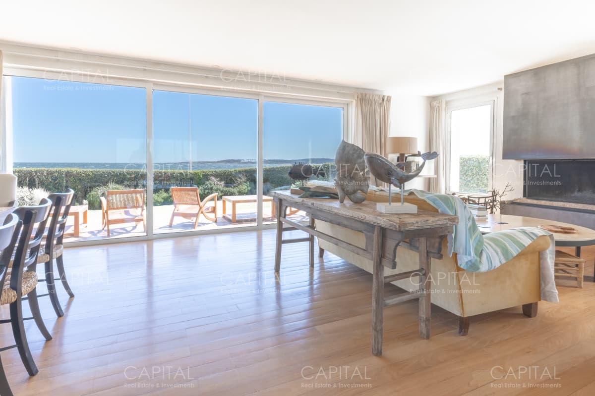 Venta de Magnífica casa en Rambla del Puerto de  Punta del Este