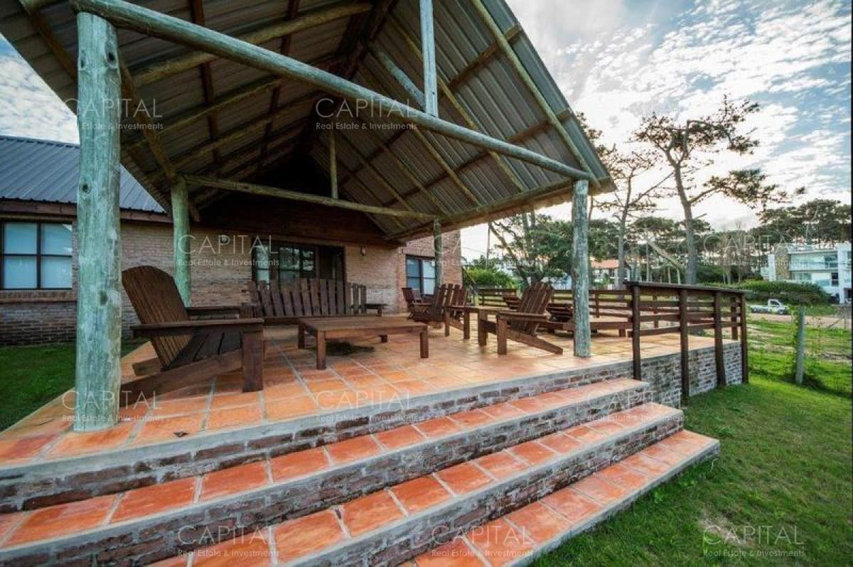 Casa en venta a media cuadra del mar Montoya, La Barra