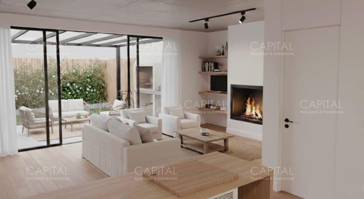 Casa de Tres dormitorios con jardín, parrillero y 2 cocheras en Barra de Carrasco