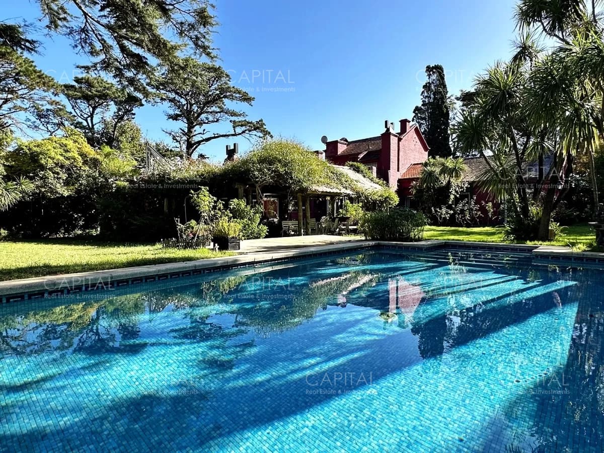 Casa  en Venta Playa Mansa en venta a 150 metros del mar
