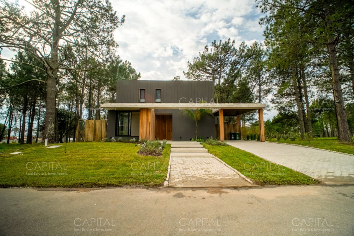 Casa a Estrenar de 4 Dormitorios en La Cañada, Distrito 52
