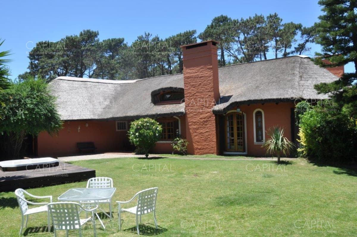 Muy buena casa en Venta en zona de colegios, Punta del Este
