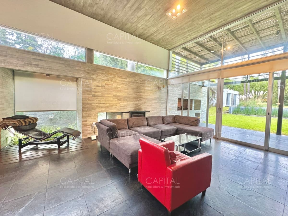 Moderna Casa San Rafael en Venta
