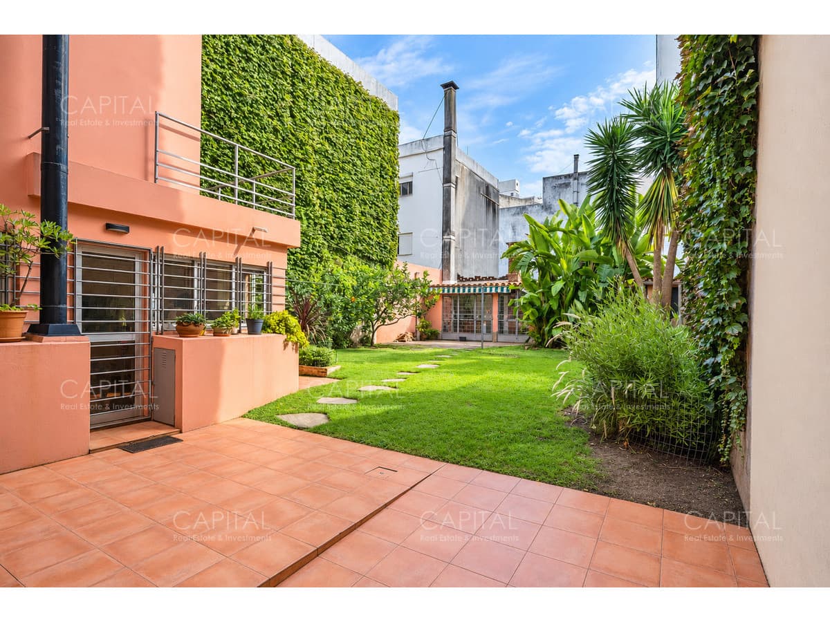 Venta Casa en Pocitos 4 Dormitorios, Jardín, Barbacoa y Garaje