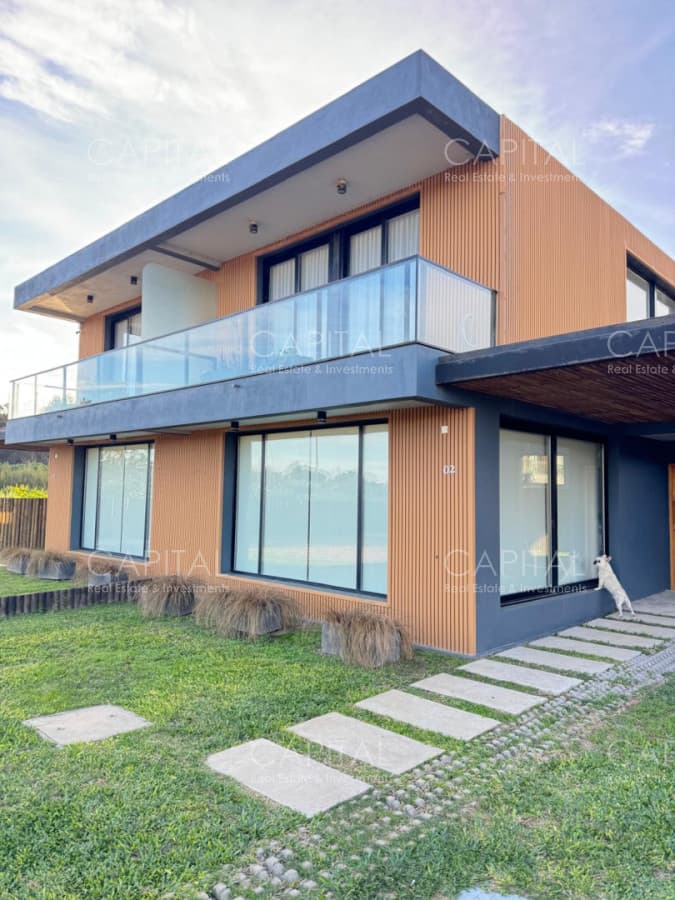Casa en Venta en Punta Ballena de 3 dormitorios en Barrio Privado.