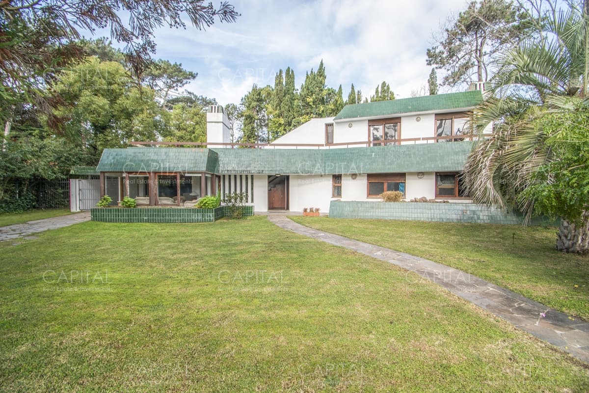 Muy buena propiedad en Venta 5 dorm 5 baños Playa Mansa
