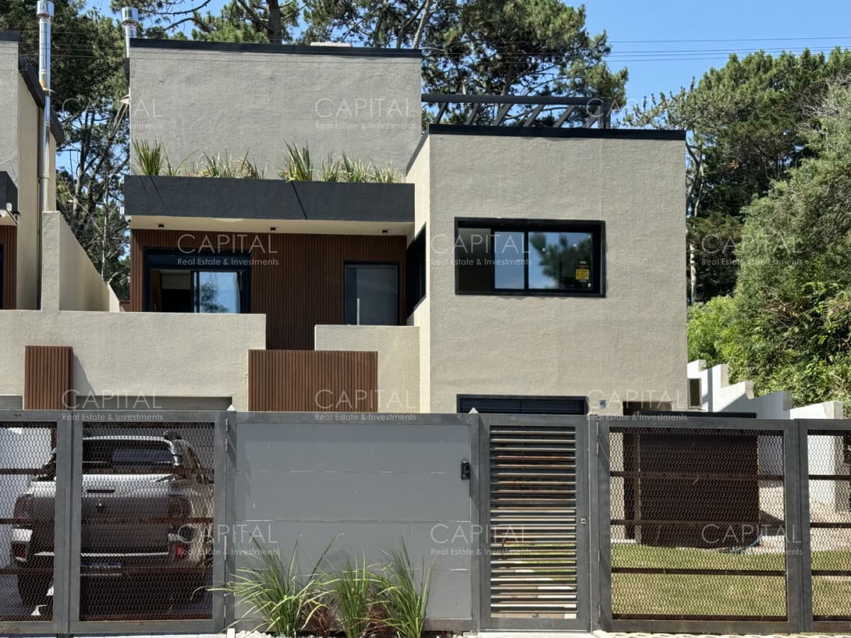 Casa de 4 dormitorios en venta, Zona Colegios, Punta del Este.