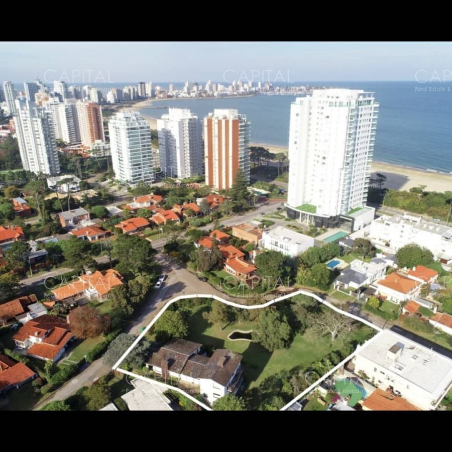 Residencia en Venta 5 Suites en Playa Mansa