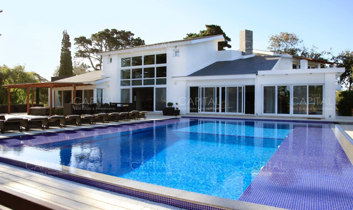 Mansion en Punta del Este en Venta