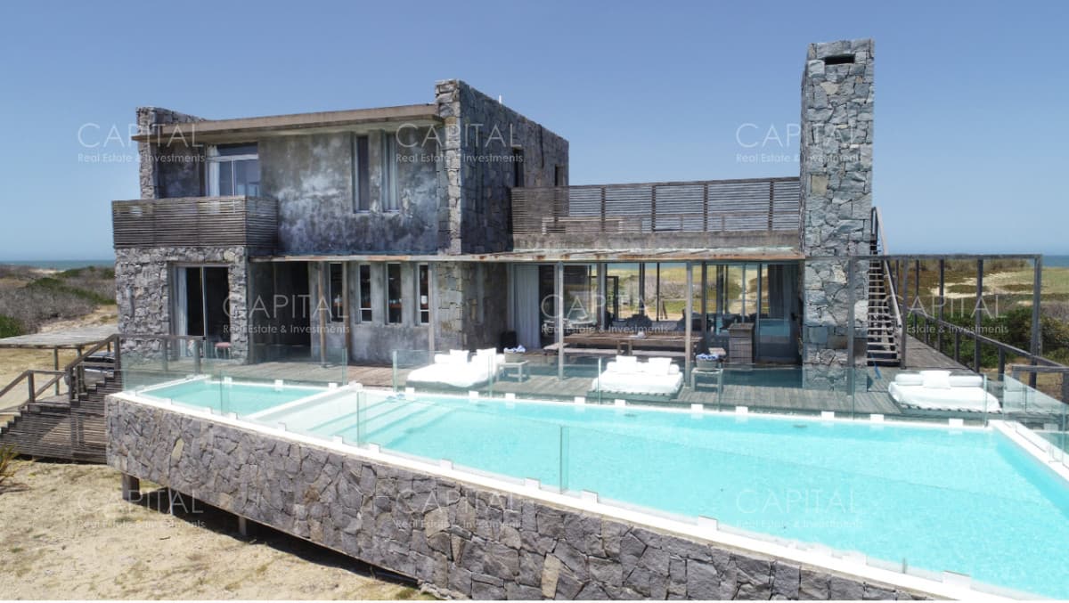 Casa en Jose Ignacio Santa Mónica Vistas incomparables y distribución excepcional