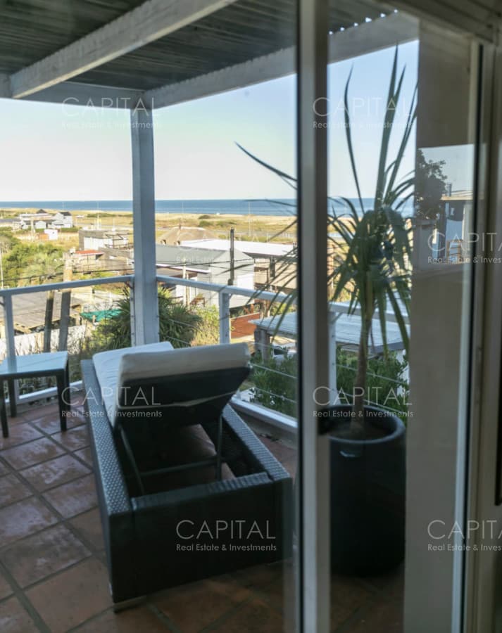 Hermosa casa ubicada en Altos de Punta Piedras con vista al mar