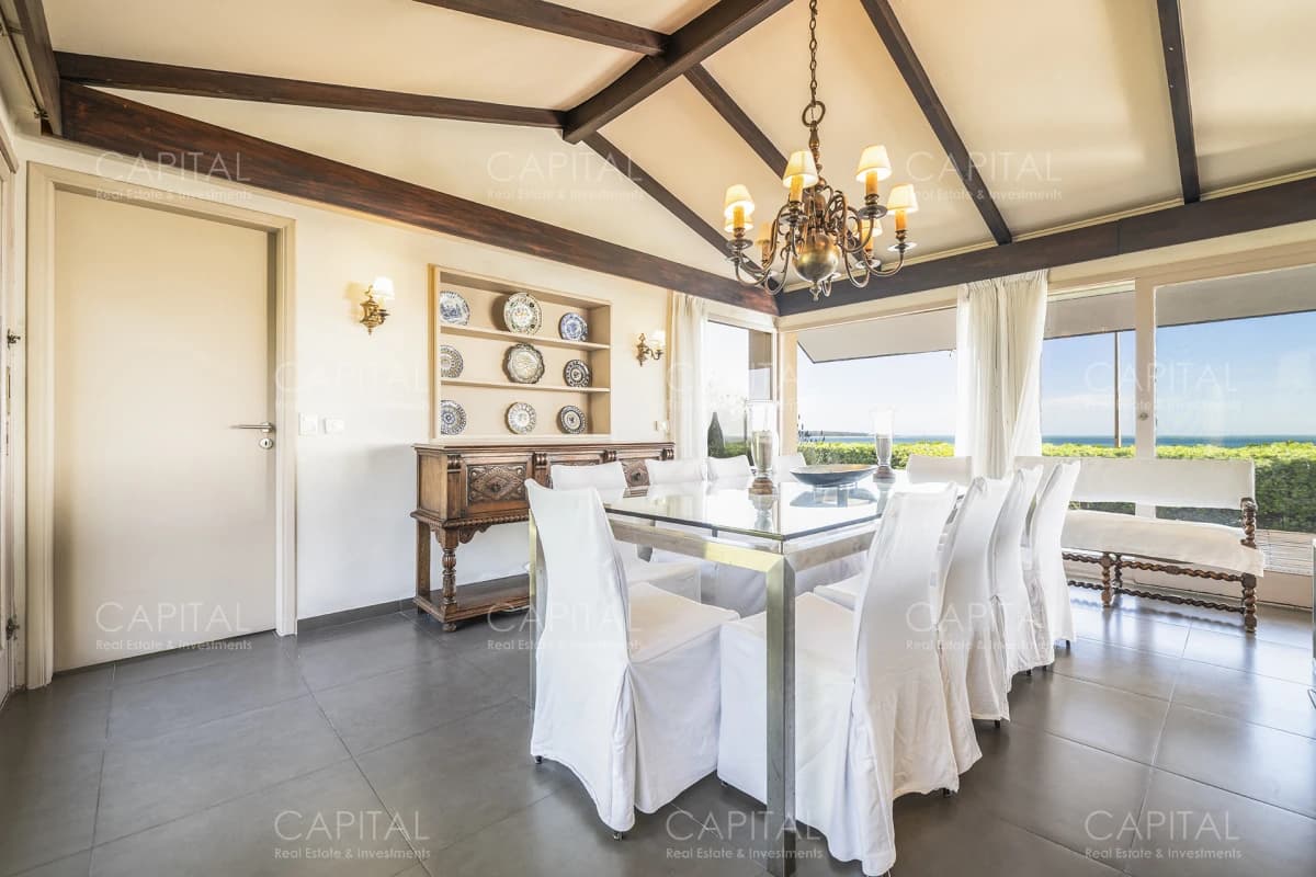 Casa en Venta Playa Mansa Frente al Mar Cuatro Dormitorios