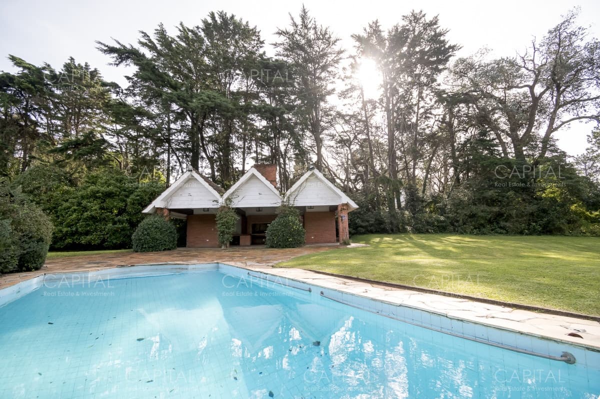 Excelente Casa de Cinco Dormitorios en Venta - Golf Punta del Este