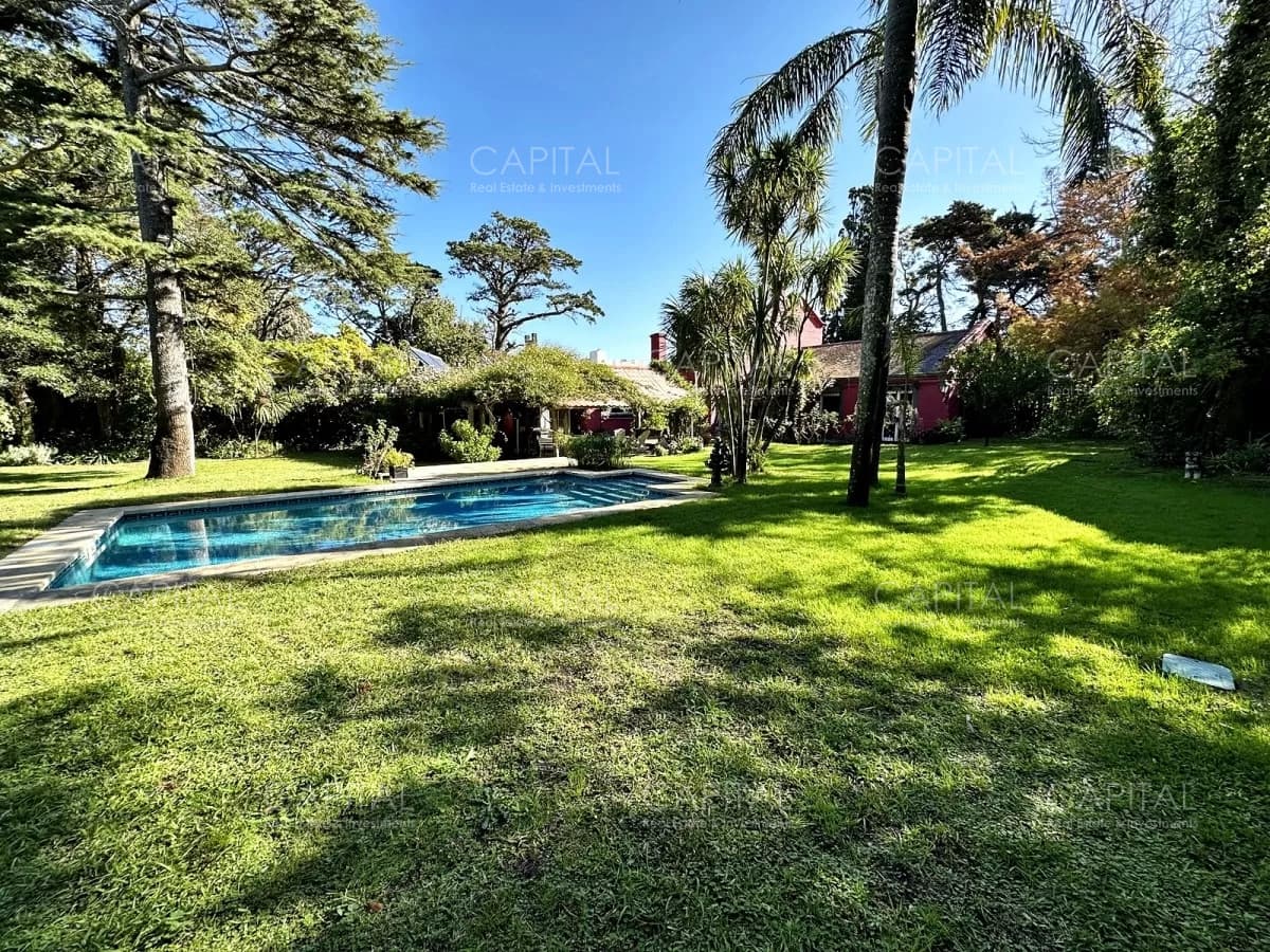 Casa  en Venta Playa Mansa en venta a 150 metros del mar