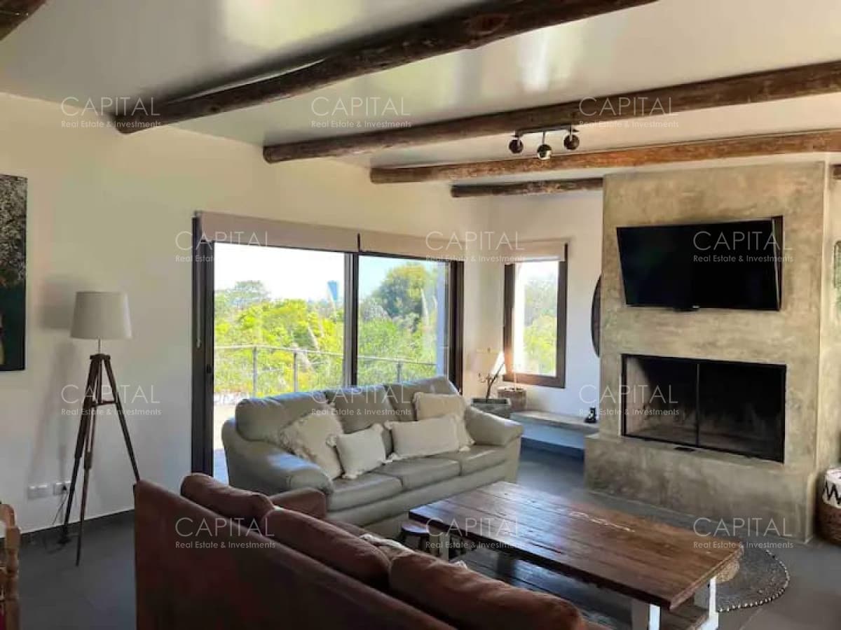 Casa en La Barra de cuatro dormitorios en alquiler.