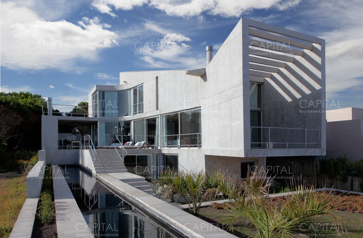 Manantiales Punta Piedra Casa Moderna en Venta