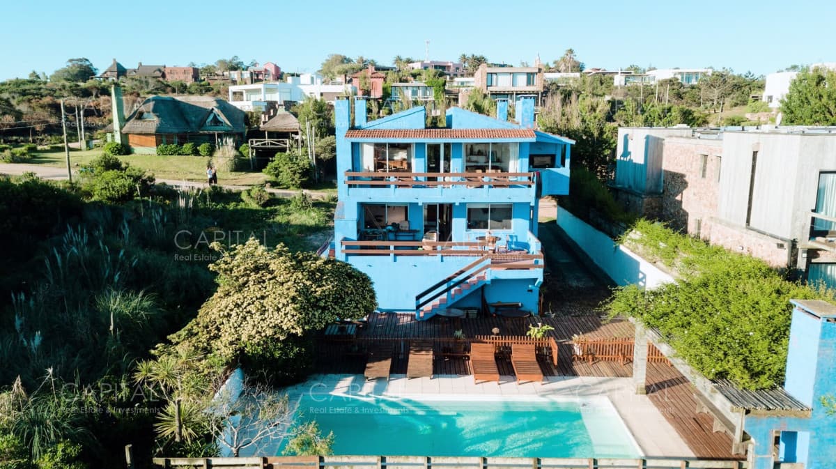 Venta casa de 5 dormitorios y piscina con vista al mar en Manantiales Chorro