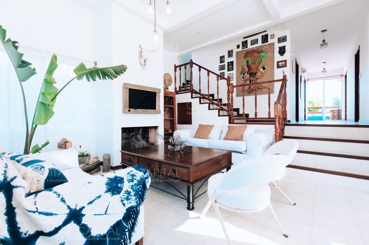 Venta casa de 5 dormitorios y piscina con vista al mar en Manantiales Chorro