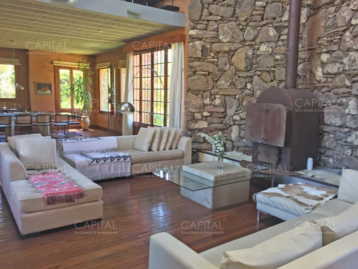 La Arbolada Barrio Privado  Casa en Venta Cinco Dormitorios Piscina