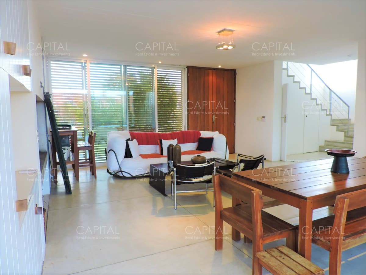 Casa en Punta Piedras Manantiales con piscina y vista al mar