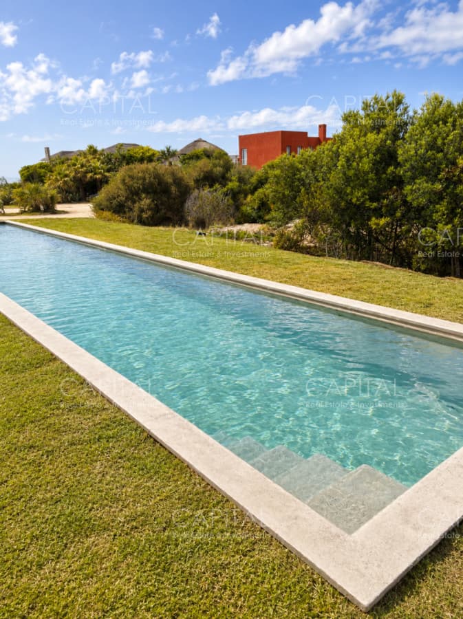 Moderna casa en venta en Punta Piedras Manantiales con vista al mar