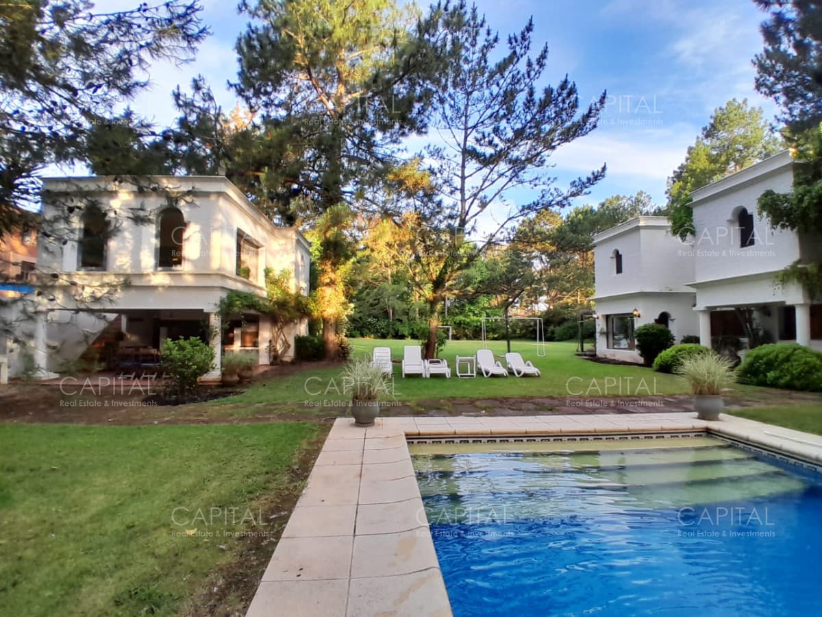 Casa de cinco dormitorios en San Rafael en Venta