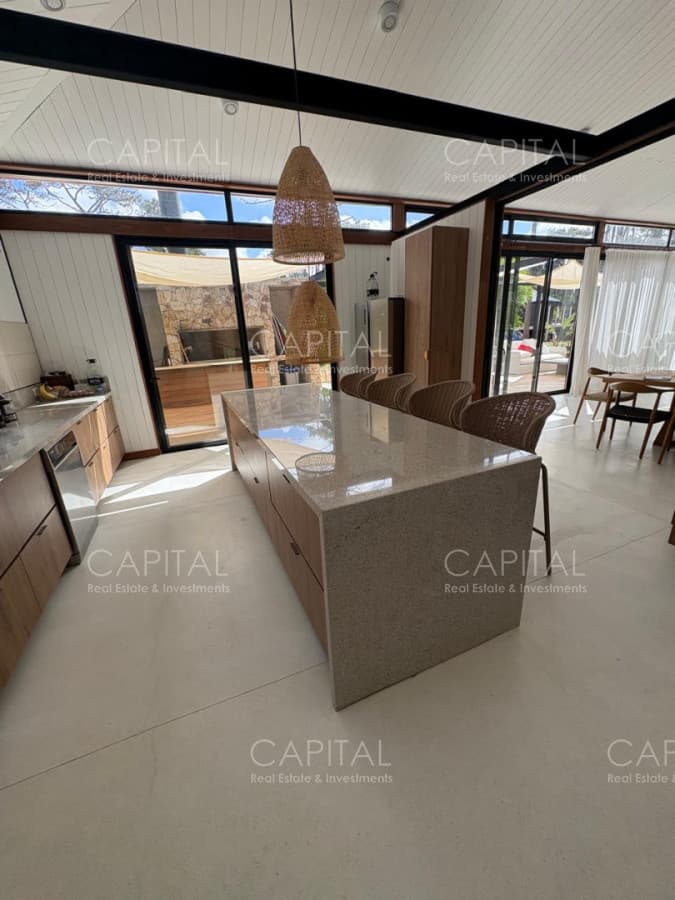 Casa con piscina en barrio privado Reserva Montoya en La Barra