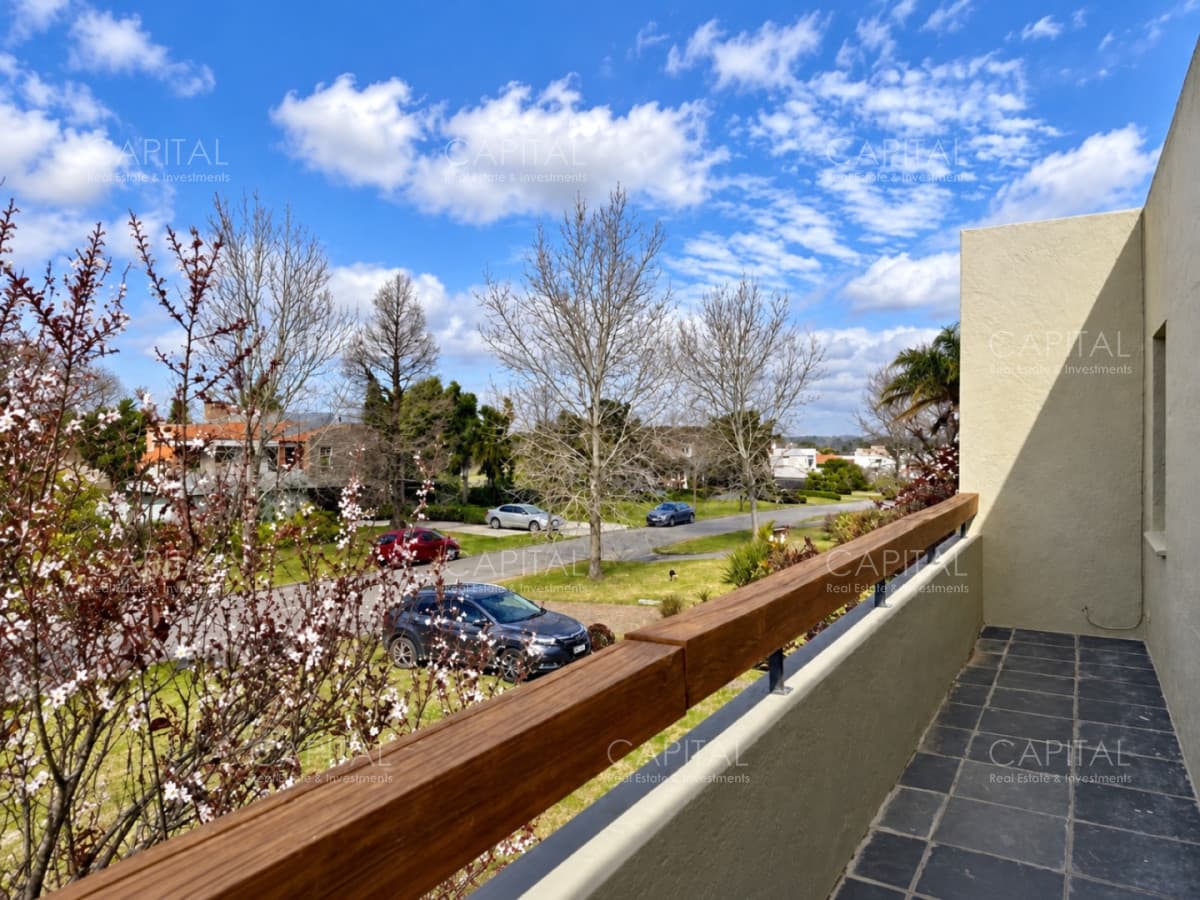 Casa en Venta en Lomas de La Tahona Tres Dormitorios