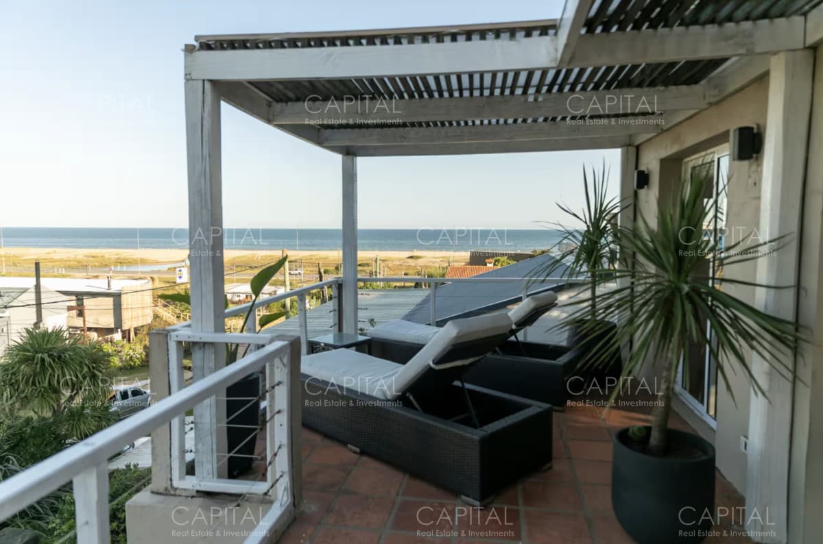 Hermosa casa ubicada en Altos de Punta Piedras con vista al mar