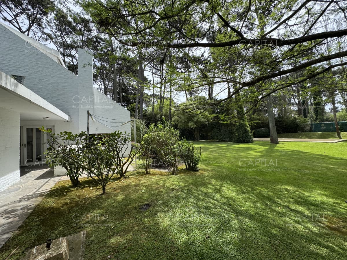 Casa en Venta de Cinco Dormitorios en  San Rafael