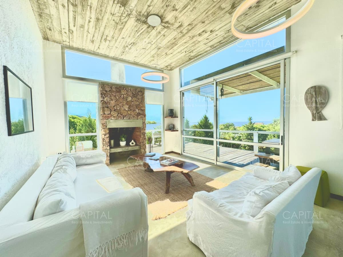 Casa en Venta en Pueblo de José Ignacio Cuatro Dormitorios y Dependencia