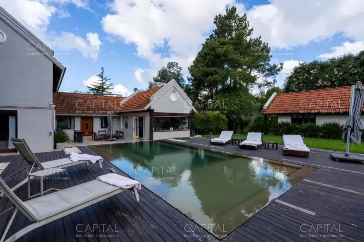 Gran Casa en Venta Barrio Golf Playa Brava Lindero Barrio Privado AURA