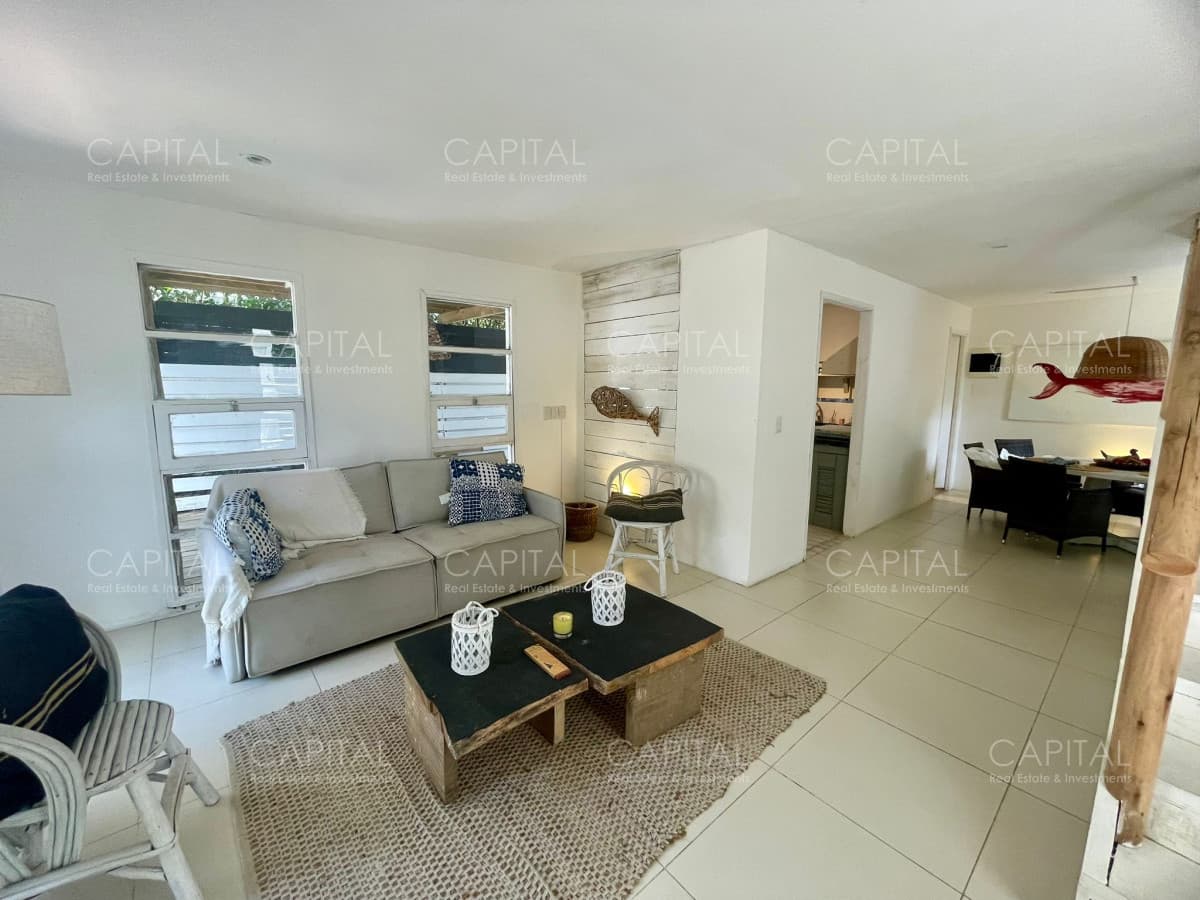 Casa con jardín en La Barra muy bien ubicada