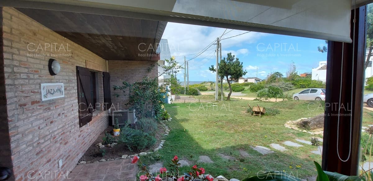 Casa en venta a media cuadra del mar Montoya, La Barra