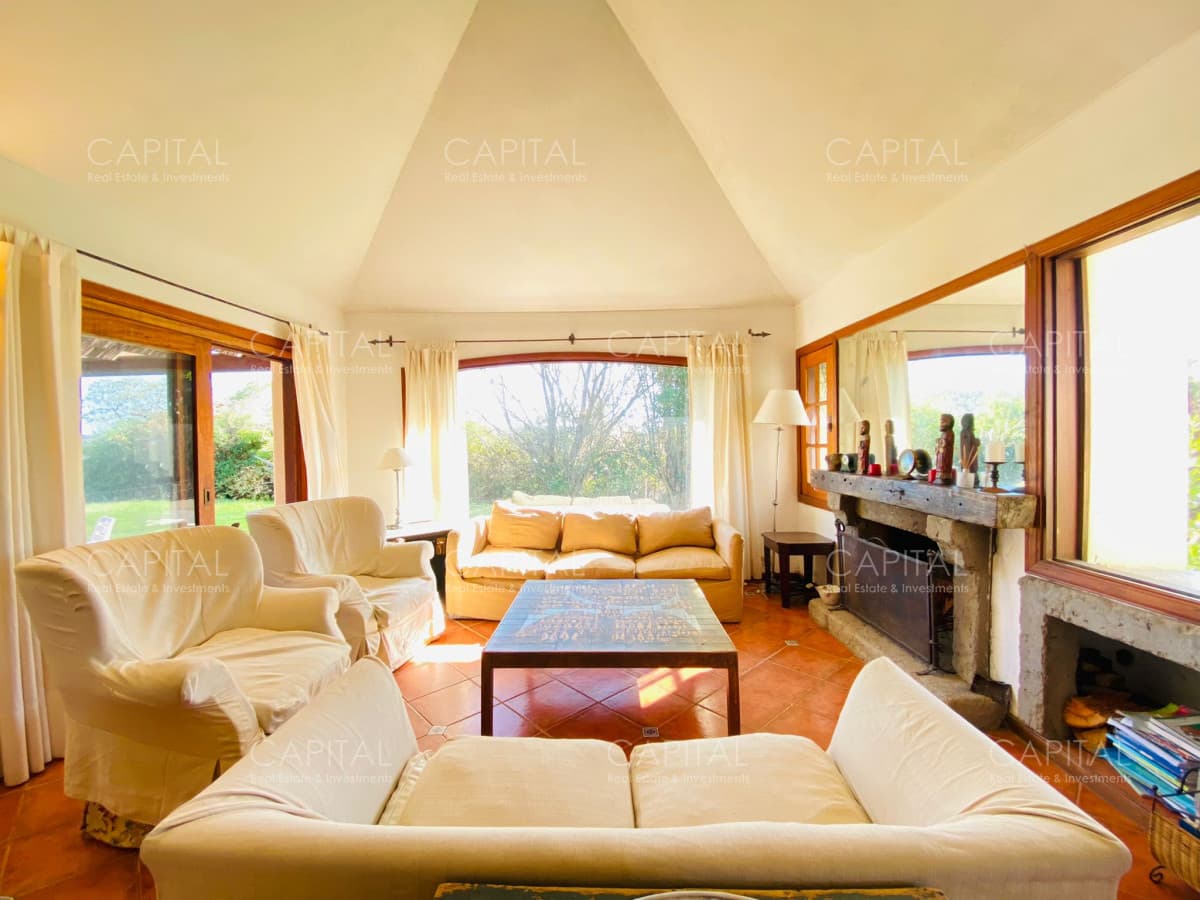 Casa Pinares con vista a la laguna en Venta