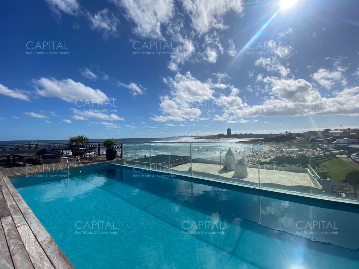 Casa en Venta Frente al Mar Ocho Dormitorios + Dependencia de Servicio - La Barra