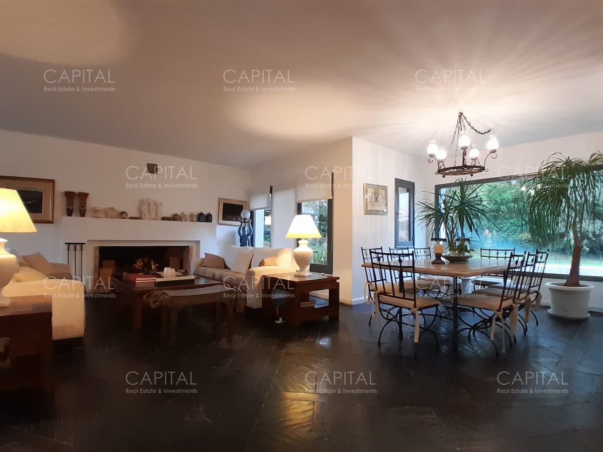 Casa de cinco dormitorios en San Rafael en Venta