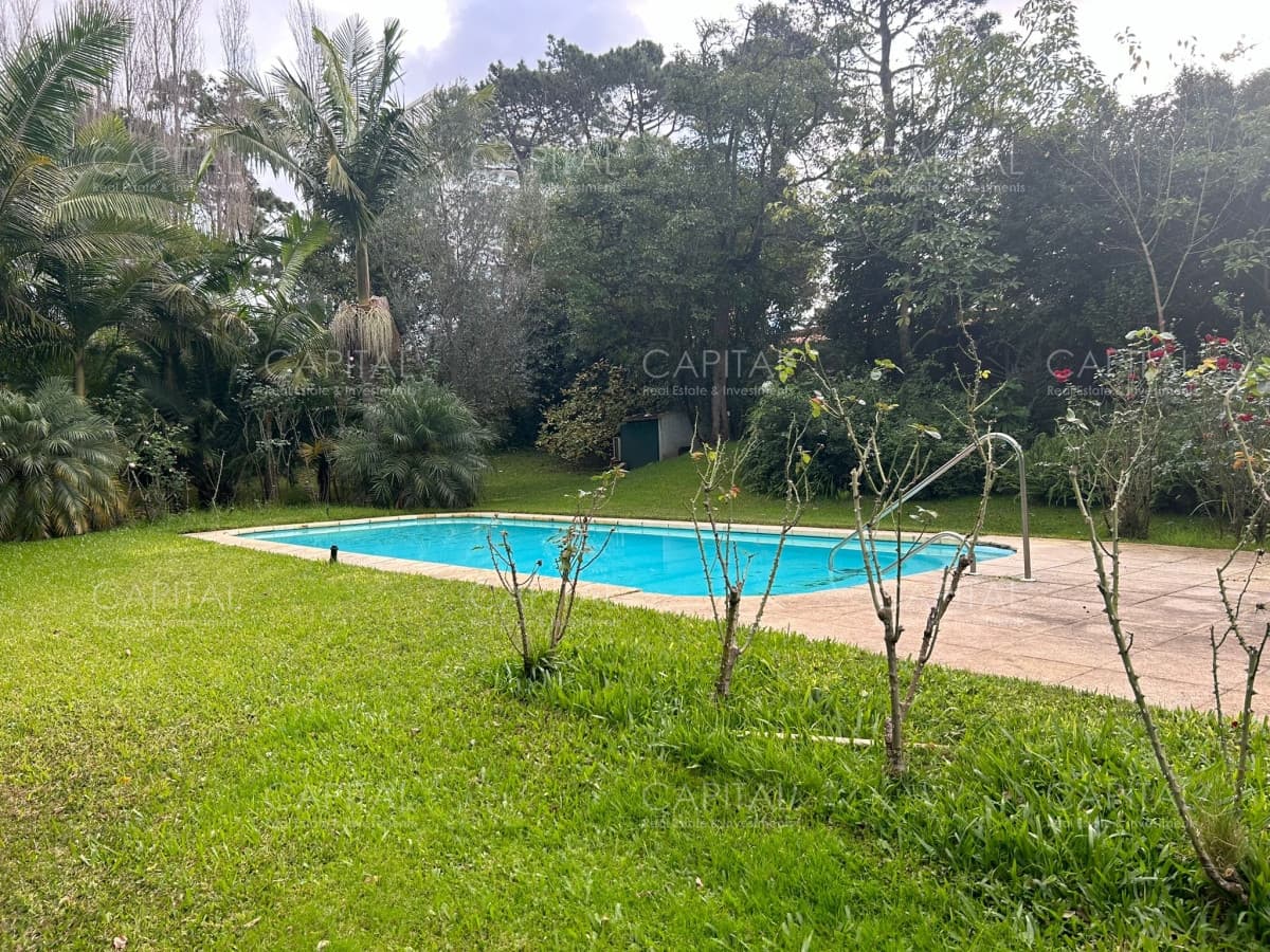 Cómoda casa en venta, ideal para vivir todo el año.
