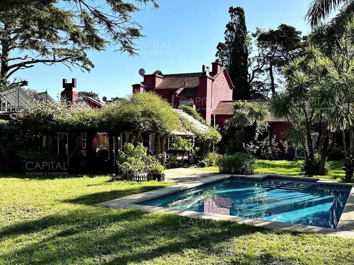 Casa  en Venta Playa Mansa en venta a 150 metros del mar