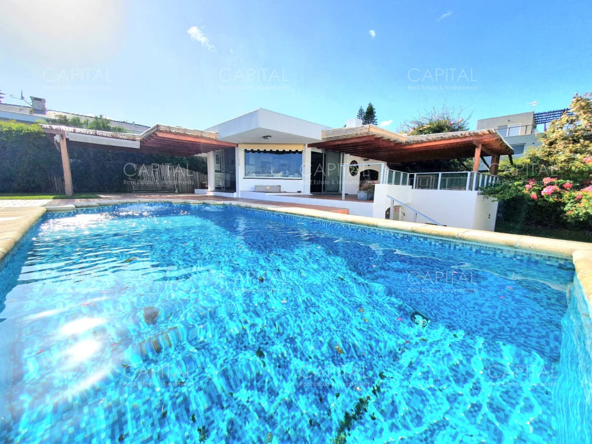 Venta excelente casa de siete dormitorios siete baños Playa Portezuelo Punta del Este