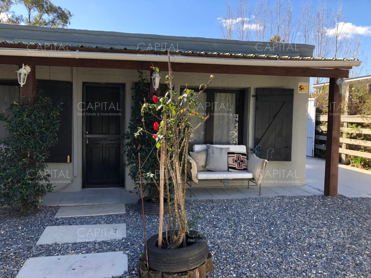 Muy linda casa en La Barra a pasos del Puente y el Arroyo.