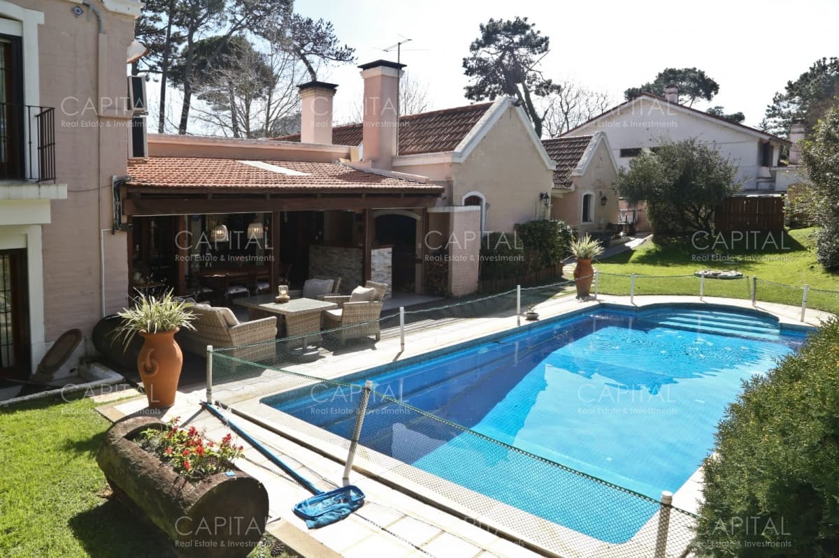 Casa en venta en Playa Mansa, Punta del Este.