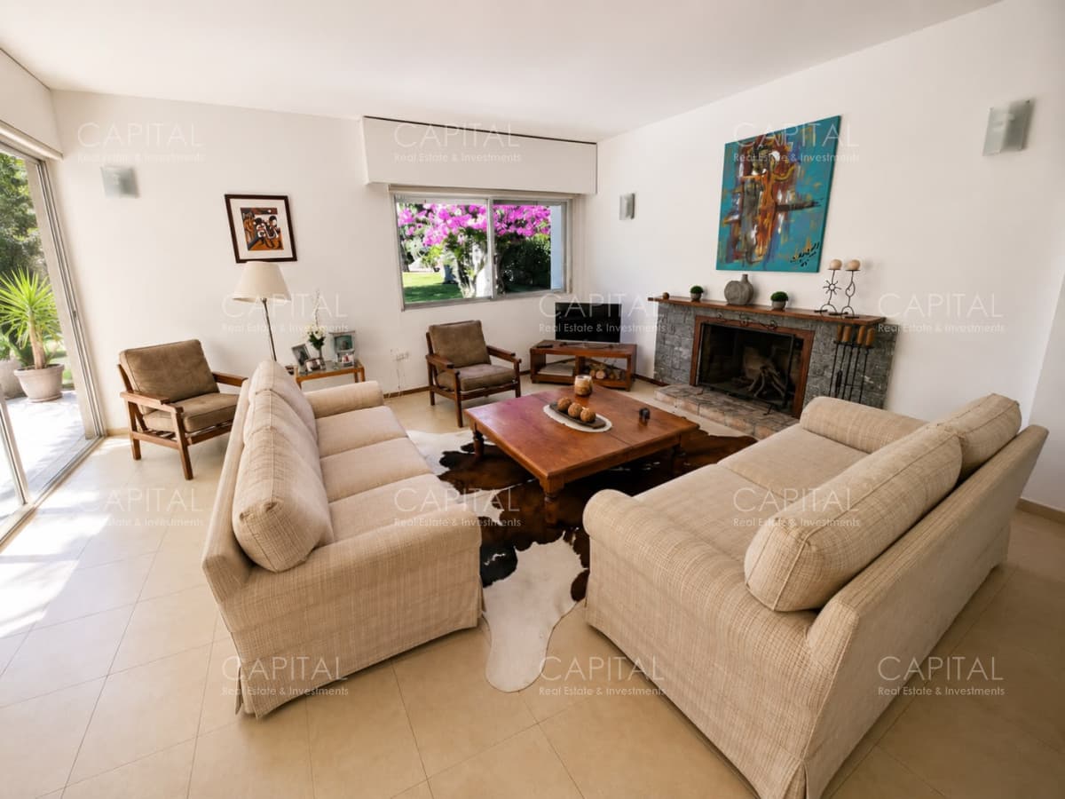 Amplia Casa en Rincon del Indio en Venta