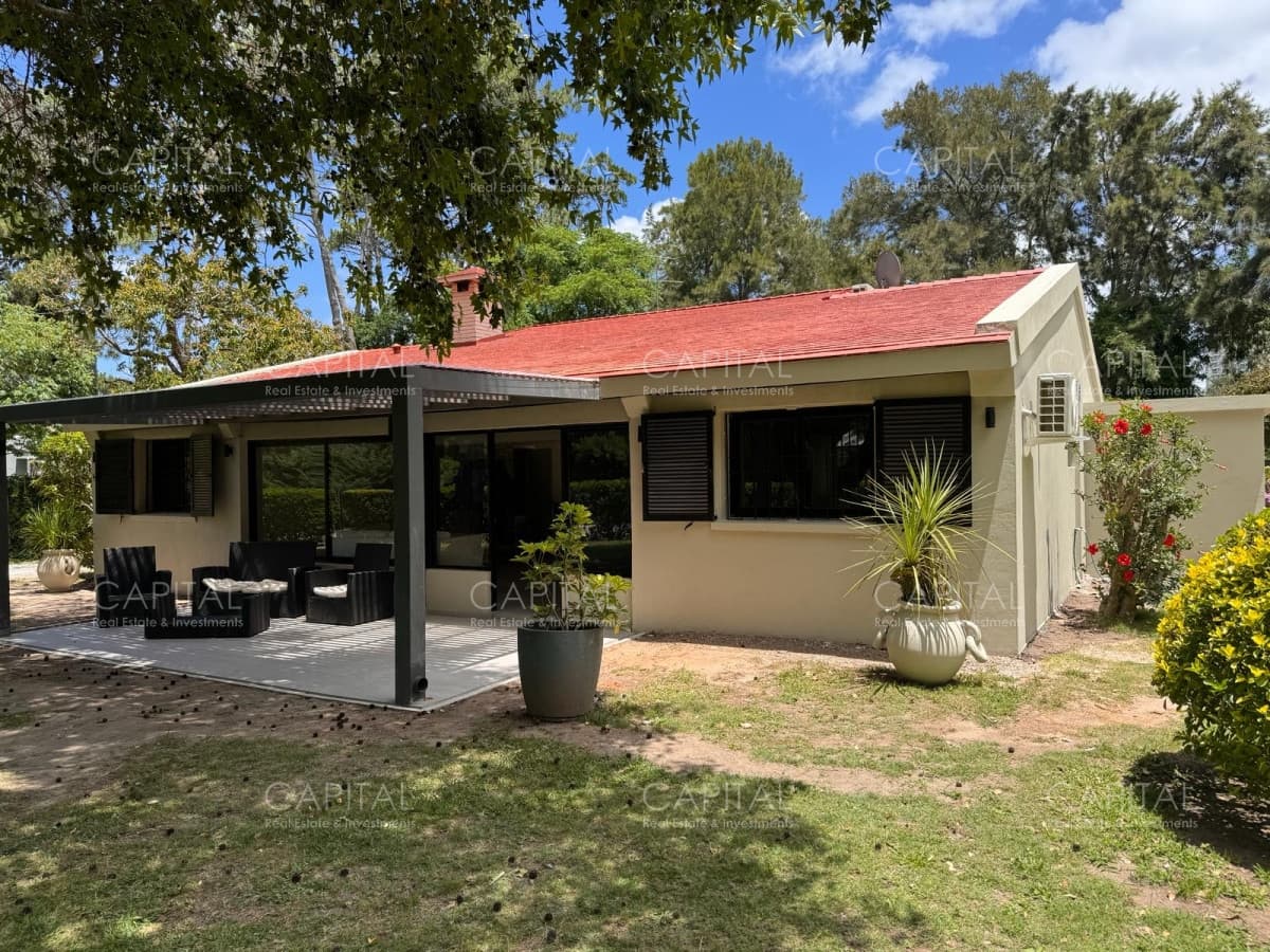 Casa de Cuatro Dormitorios - San Rafael