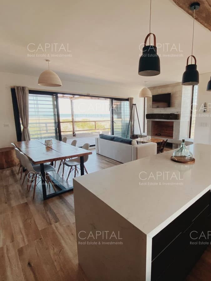 Casa de diseño contemporáneo en primera línea de mar - La Boyita