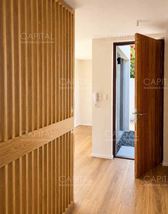 Casa de 3 dormitorios en housing con jardín y parrillero en Barra de Carrasco