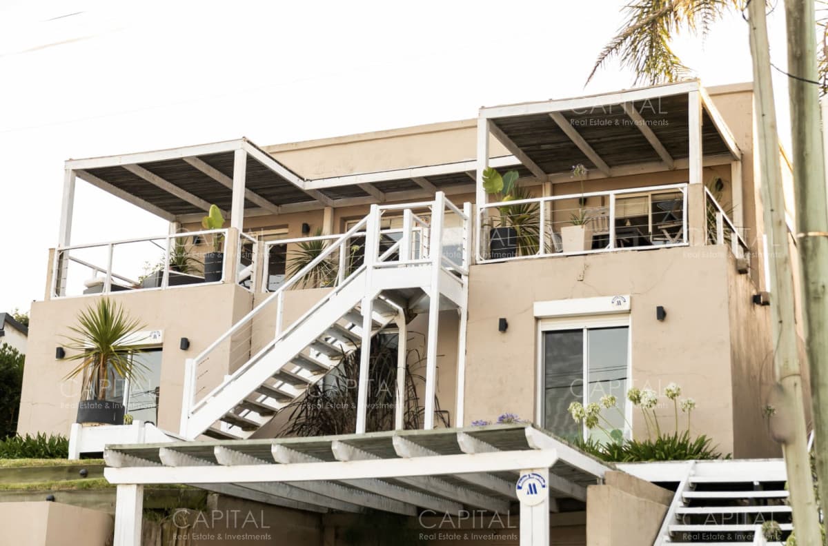 Hermosa casa ubicada en Altos de Punta Piedras con vista al mar