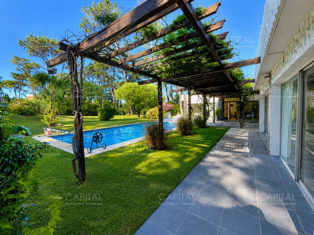 Amplia Casa en Rincon del Indio en Venta