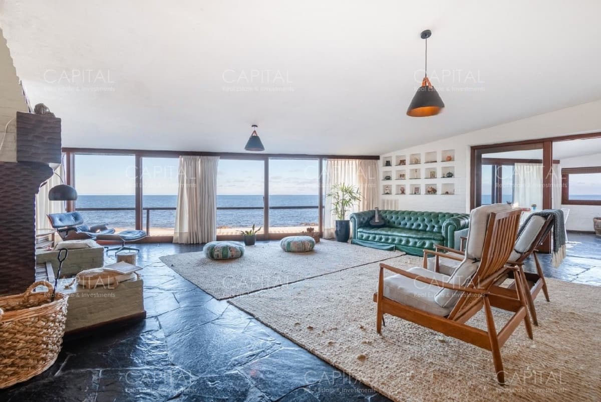 Casa de seis dormitorios en primera linea frente al mar en Península de Punta del Este