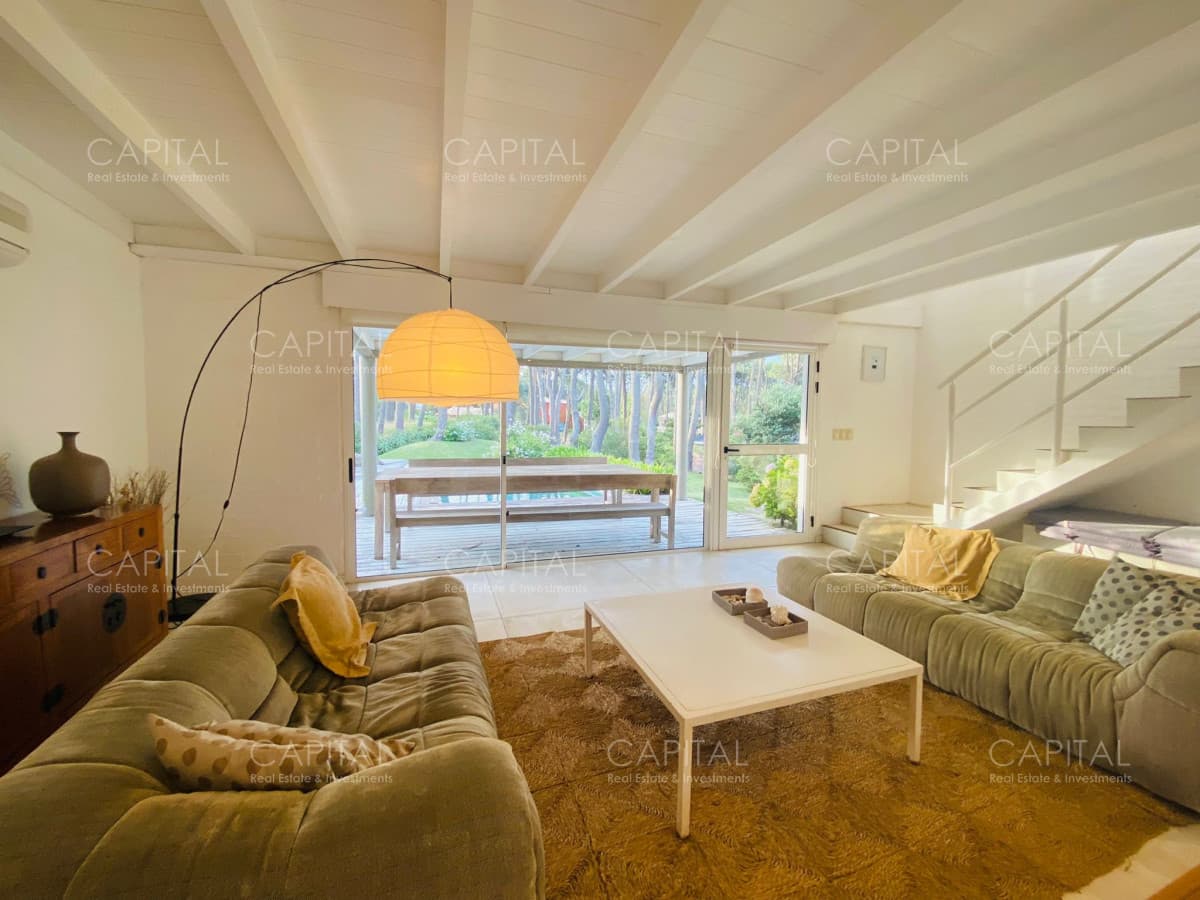 Excelente casa de Cinco Dormitorios en Laguna Blanca
